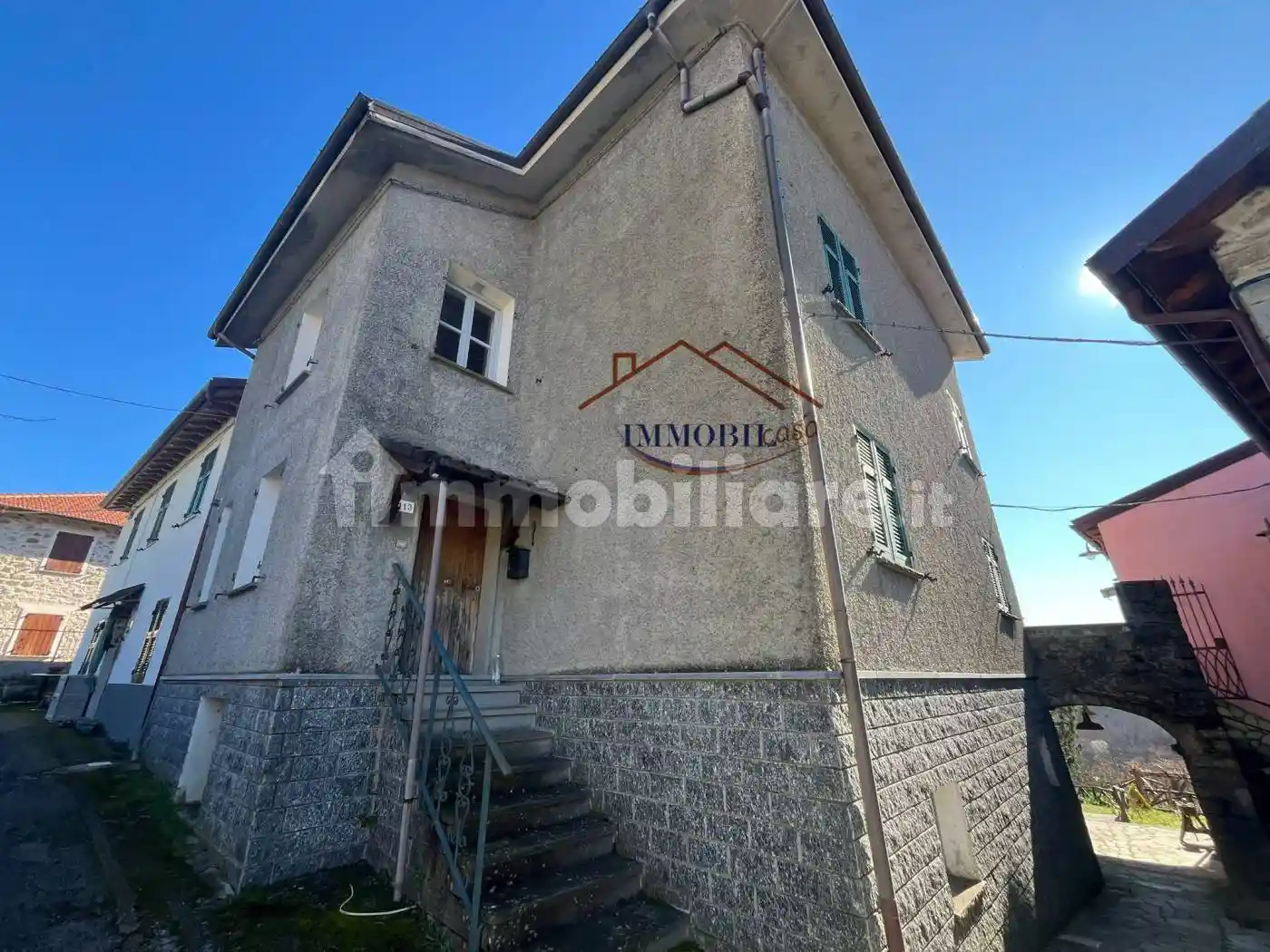 Casa indipendente in vendita a Varese Ligure