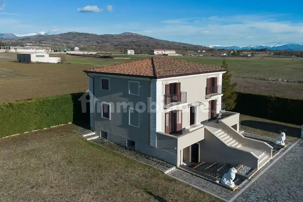 Villa in vendita a Magliano de' Marsi