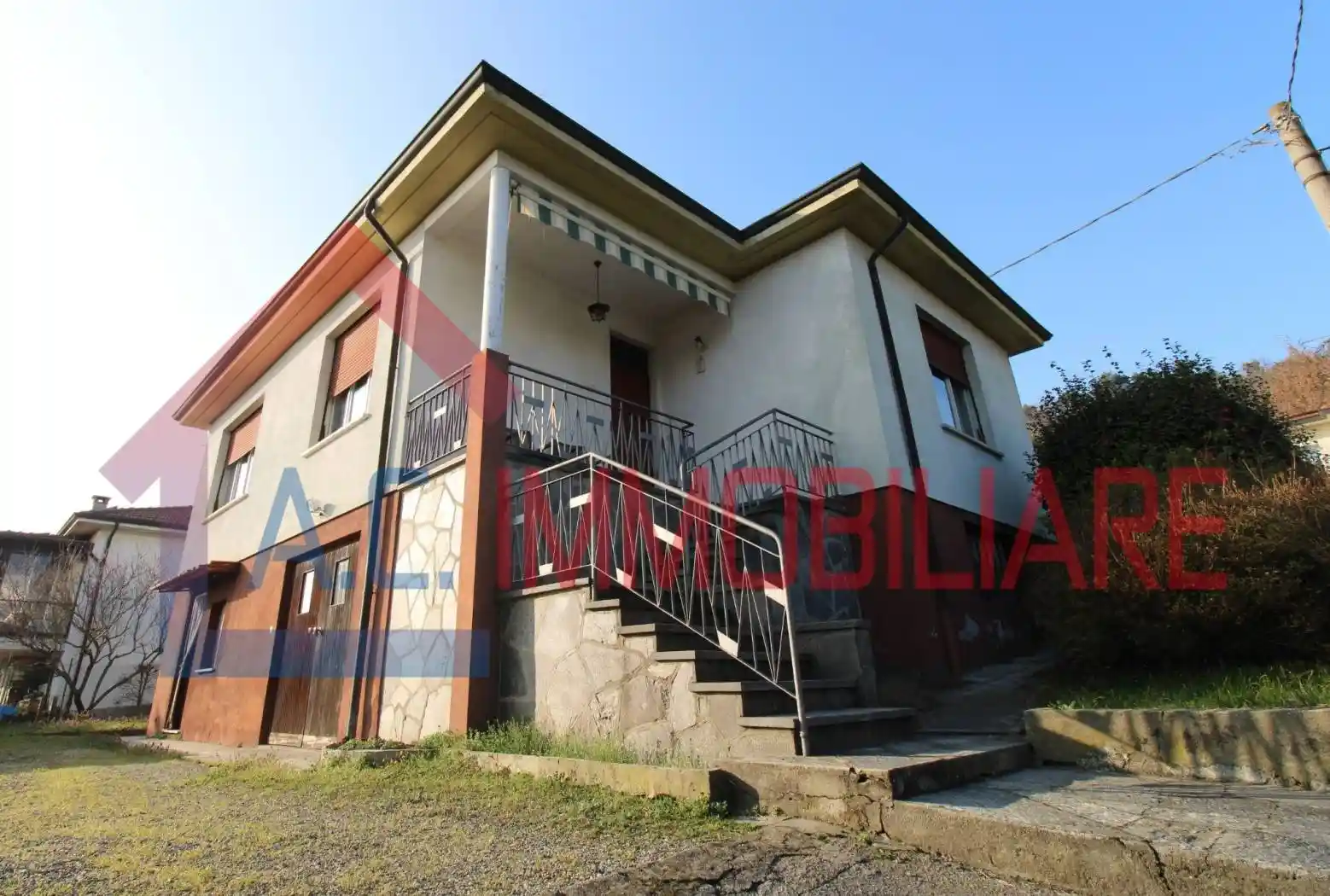 Villa in vendita a Sesto Calende