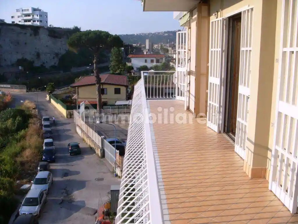 Appartamento in vendita a Napoli
