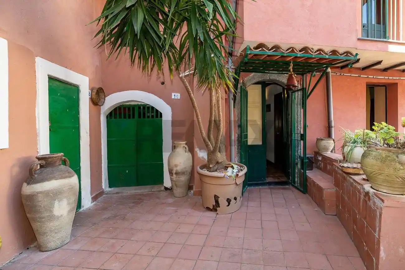 Palazzo - Edificio in vendita a Castiglione di Sicilia