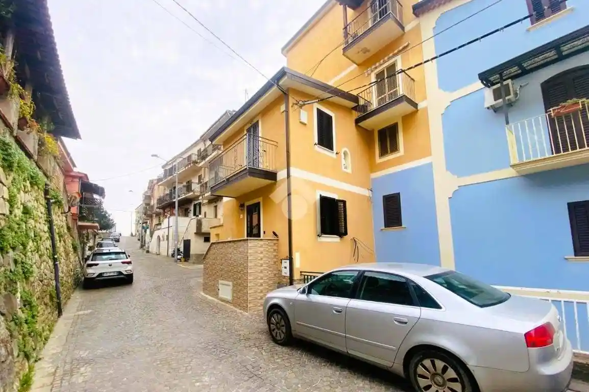 Appartamento in vendita a Paola