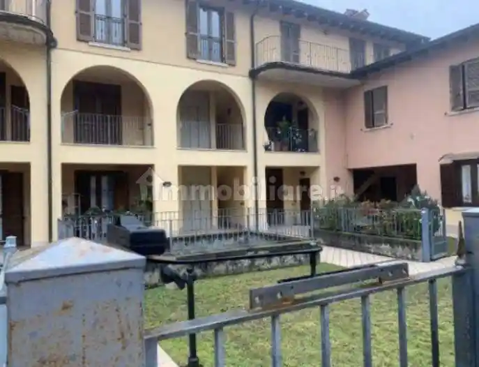 Appartamento in vendita a Caino