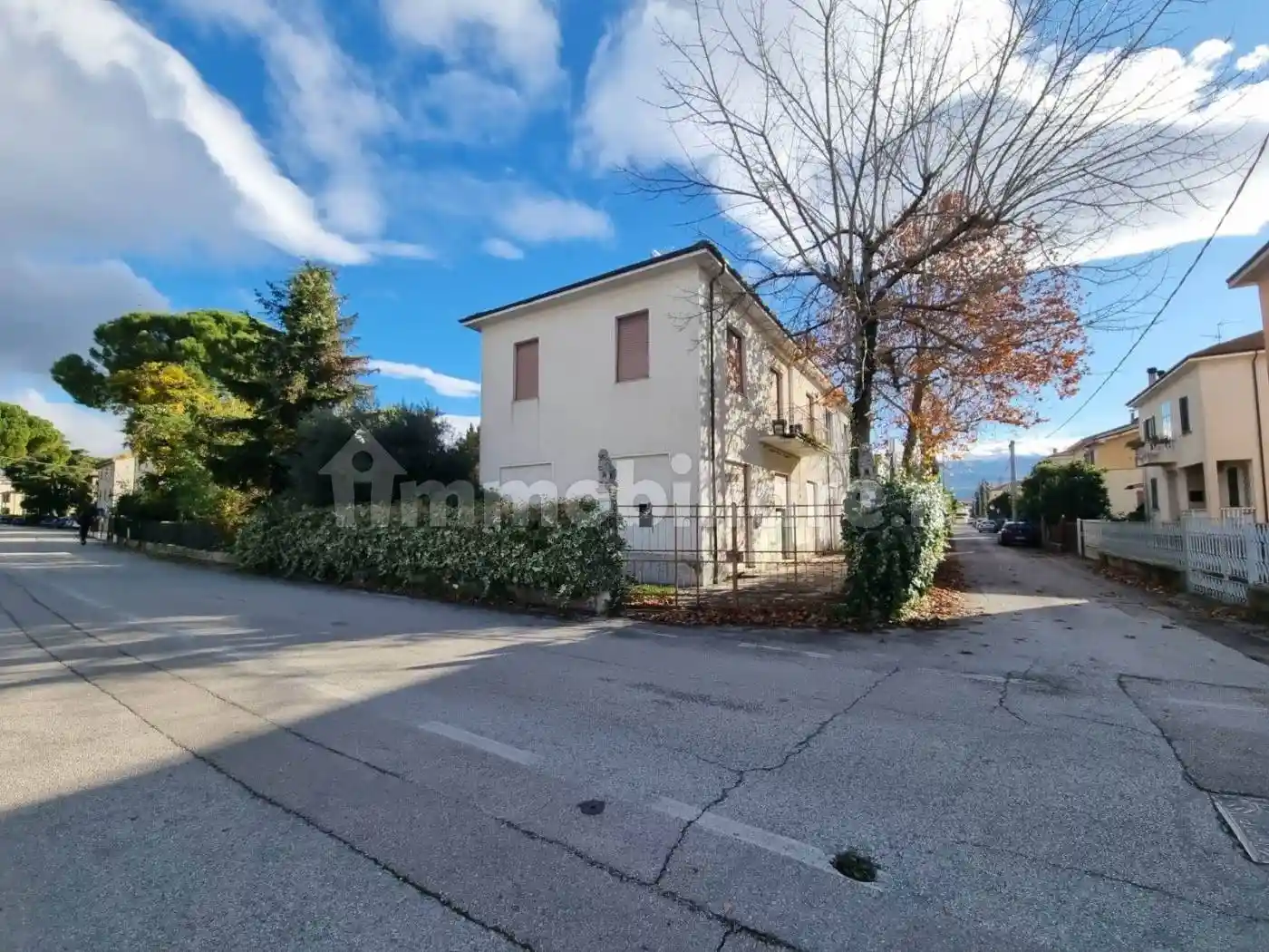 Casa indipendente in vendita a Foligno