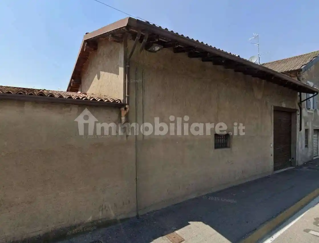Palazzo - Stabile in vendita a Travagliato