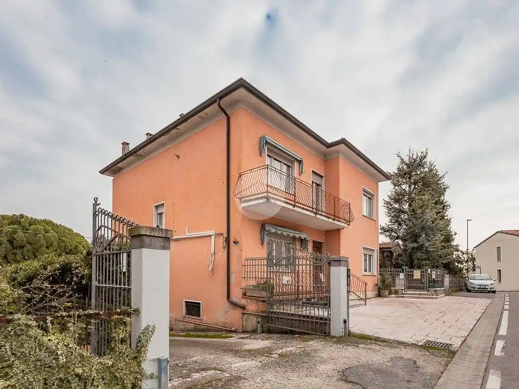 Appartamento in vendita a Sommacampagna