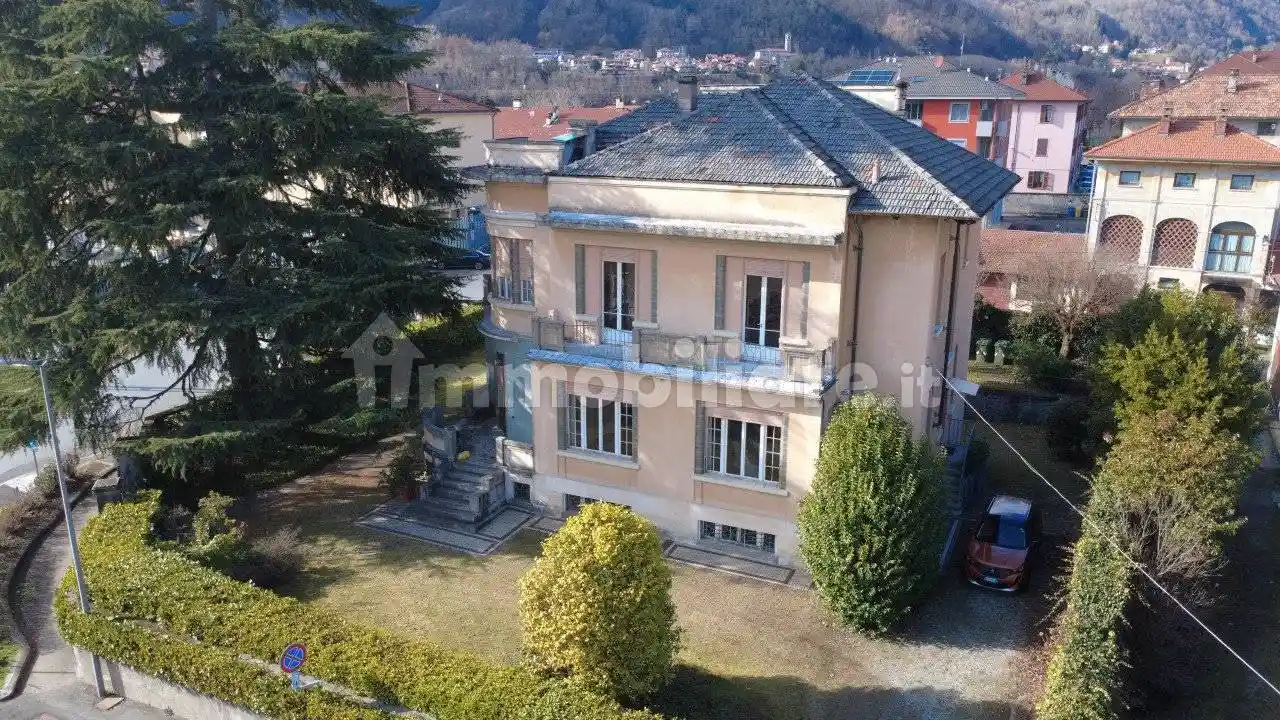 Villa in vendita a Borgosesia