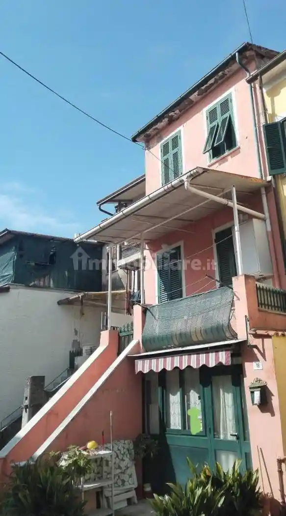 Casa indipendente in vendita a Massa