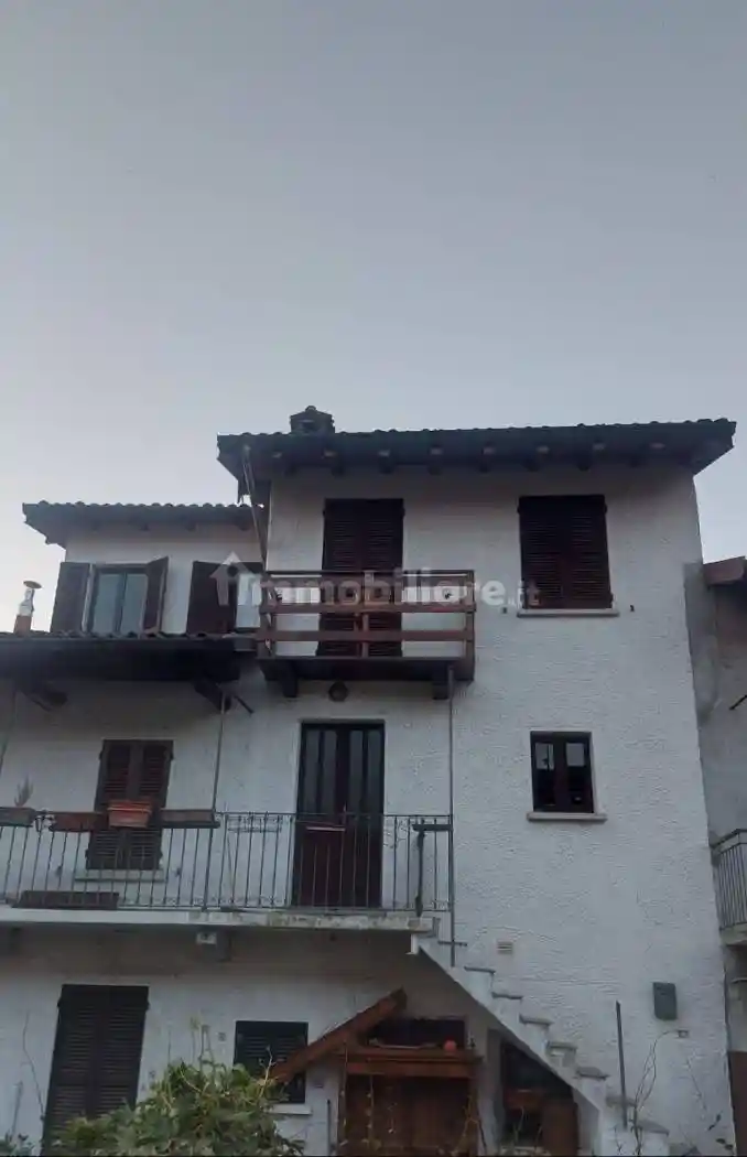 Casa indipendente in affitto a Sesto Calende
