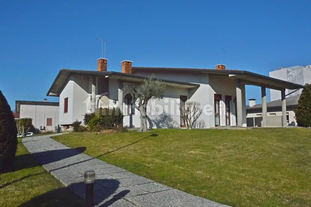 Casa indipendente in vendita a Nove