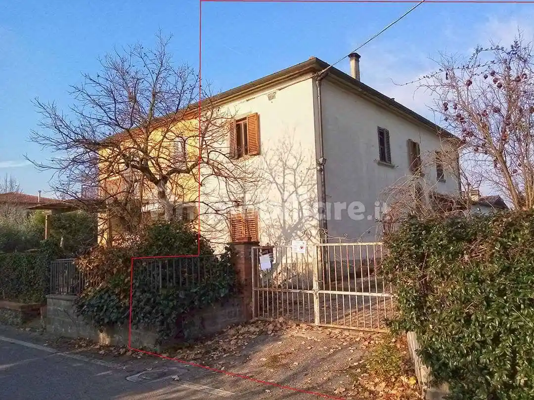 Casa indipendente in vendita a Arezzo