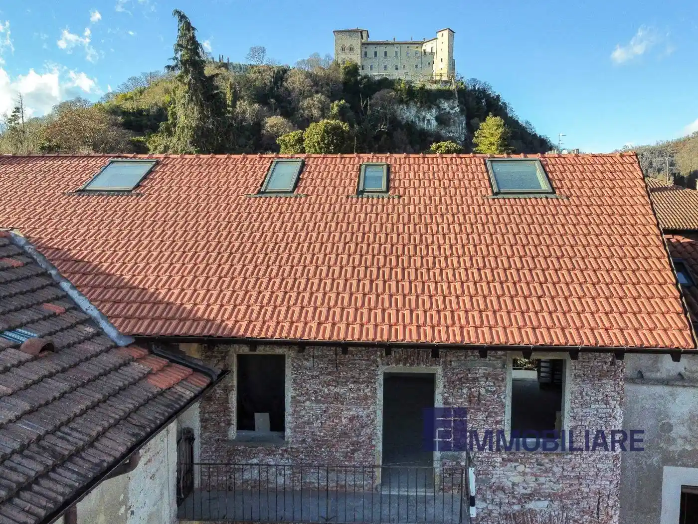 Appartamento in vendita a Angera