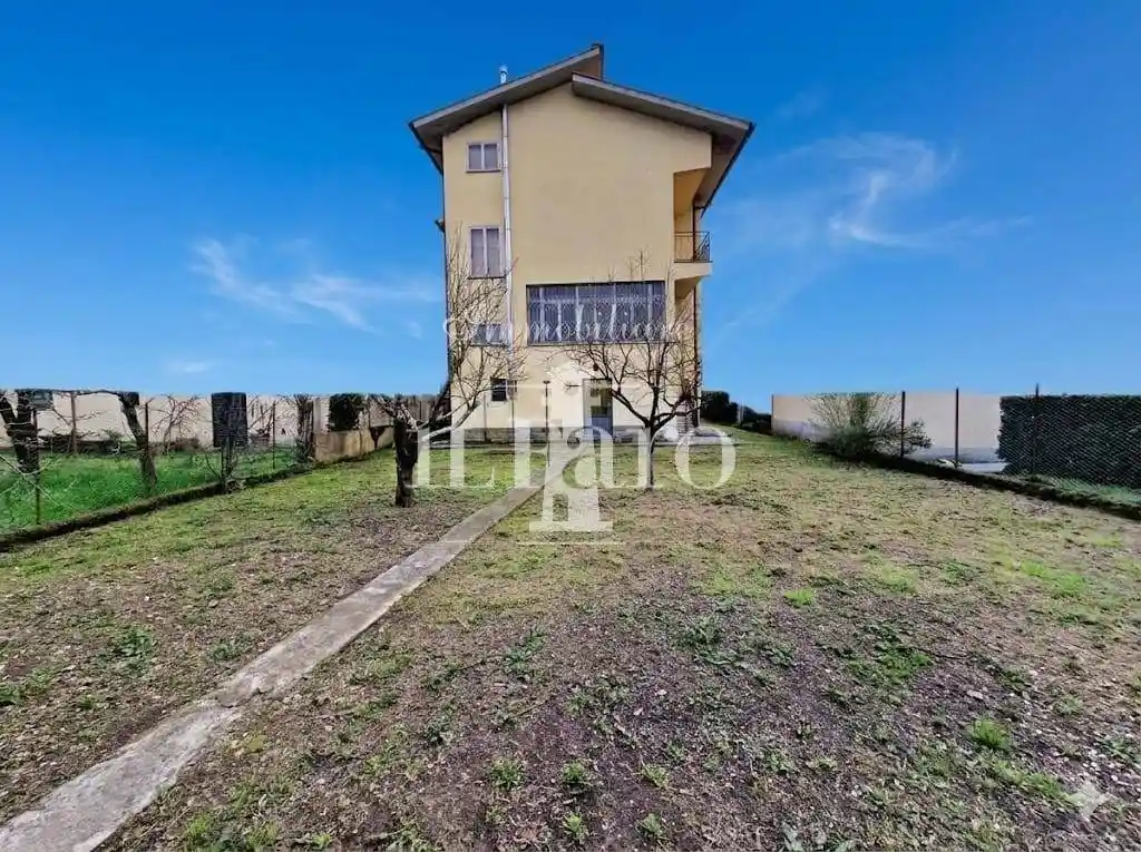 Casa indipendente in vendita a Campi Bisenzio