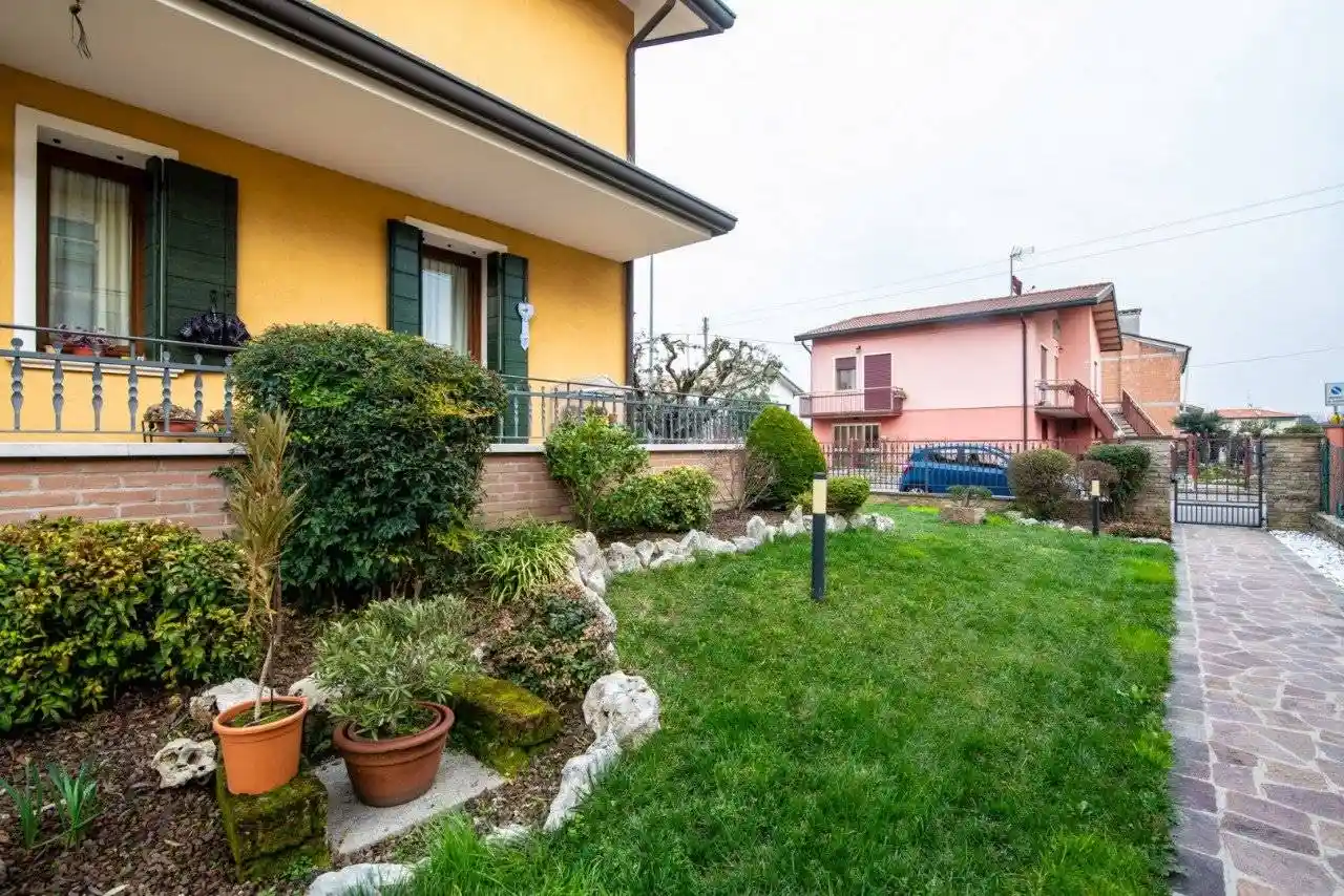 Casa indipendente in vendita a Selvazzano Dentro