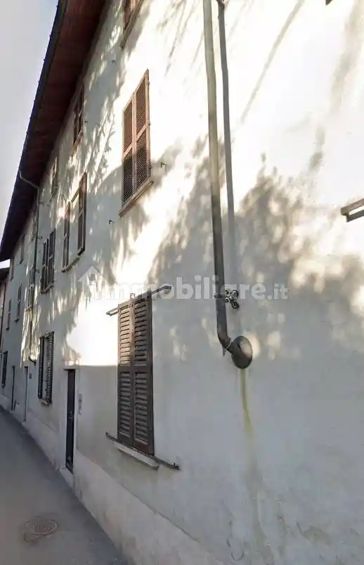 Palazzo - Stabile in vendita a Oleggio