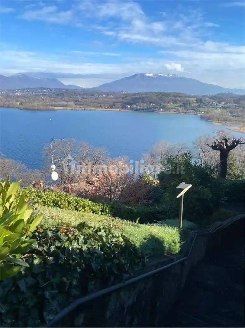 Appartamento in vendita a Ispra