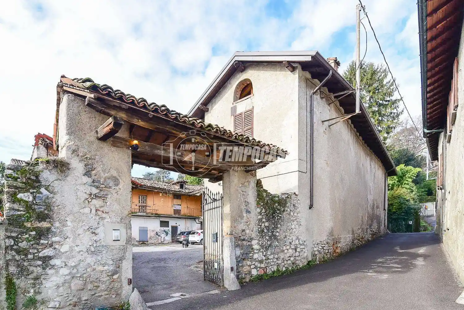 Casa indipendente in vendita a Erba