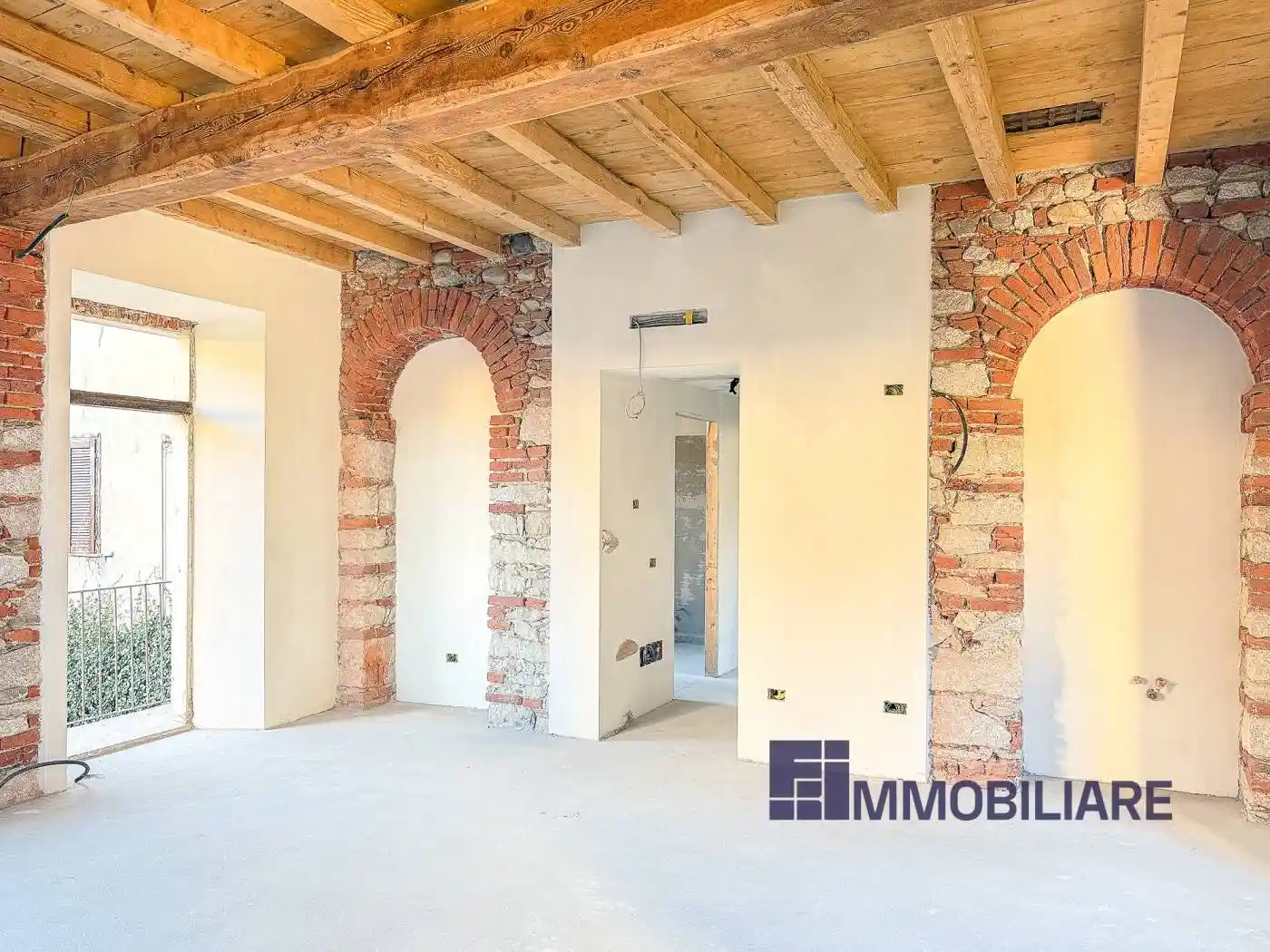 Appartamento in vendita a Angera