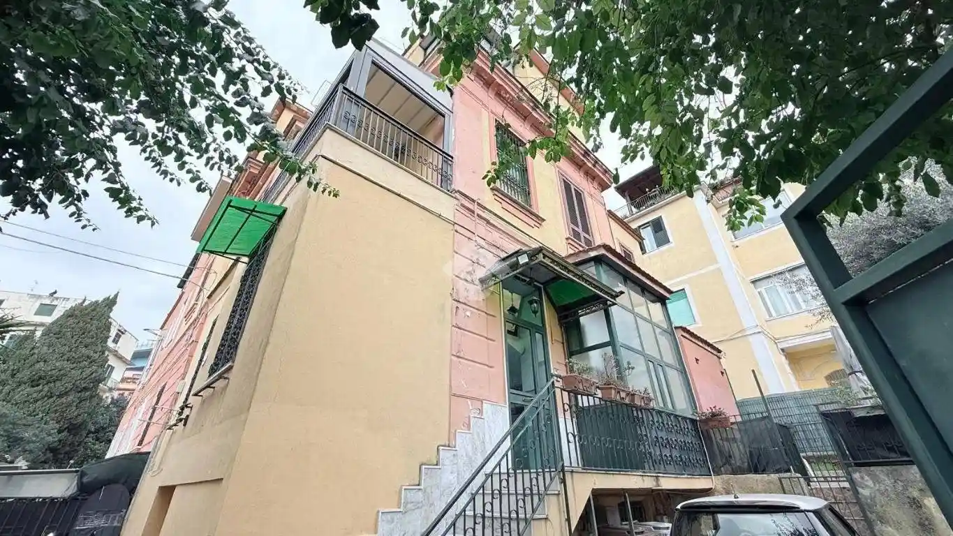 Appartamento in vendita a Napoli