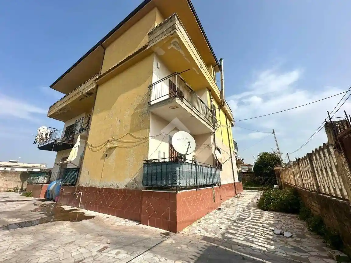 Palazzo - Edificio in vendita a Castel Volturno