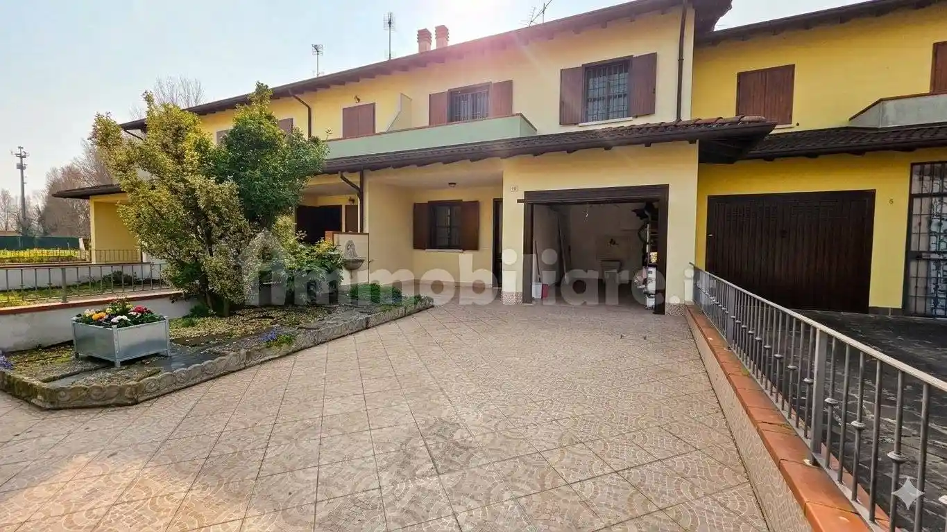 Villa in vendita a Bascapè