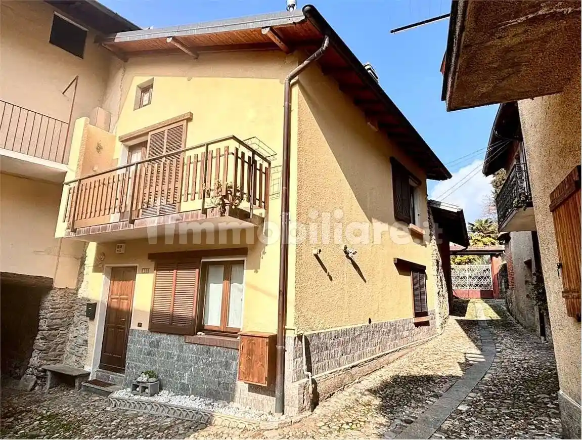 Casa indipendente in vendita a Masciago Primo