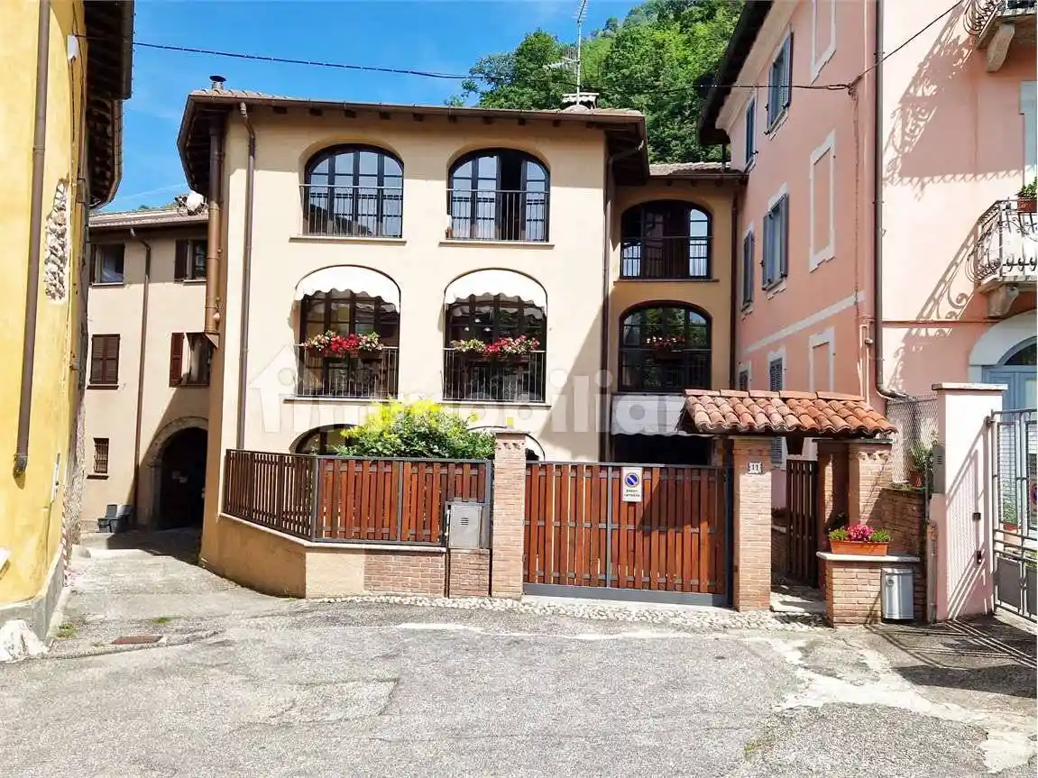 Villa in vendita a Cuveglio