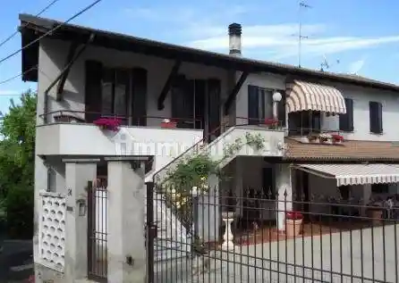 Villa in vendita a Castelletto Monferrato