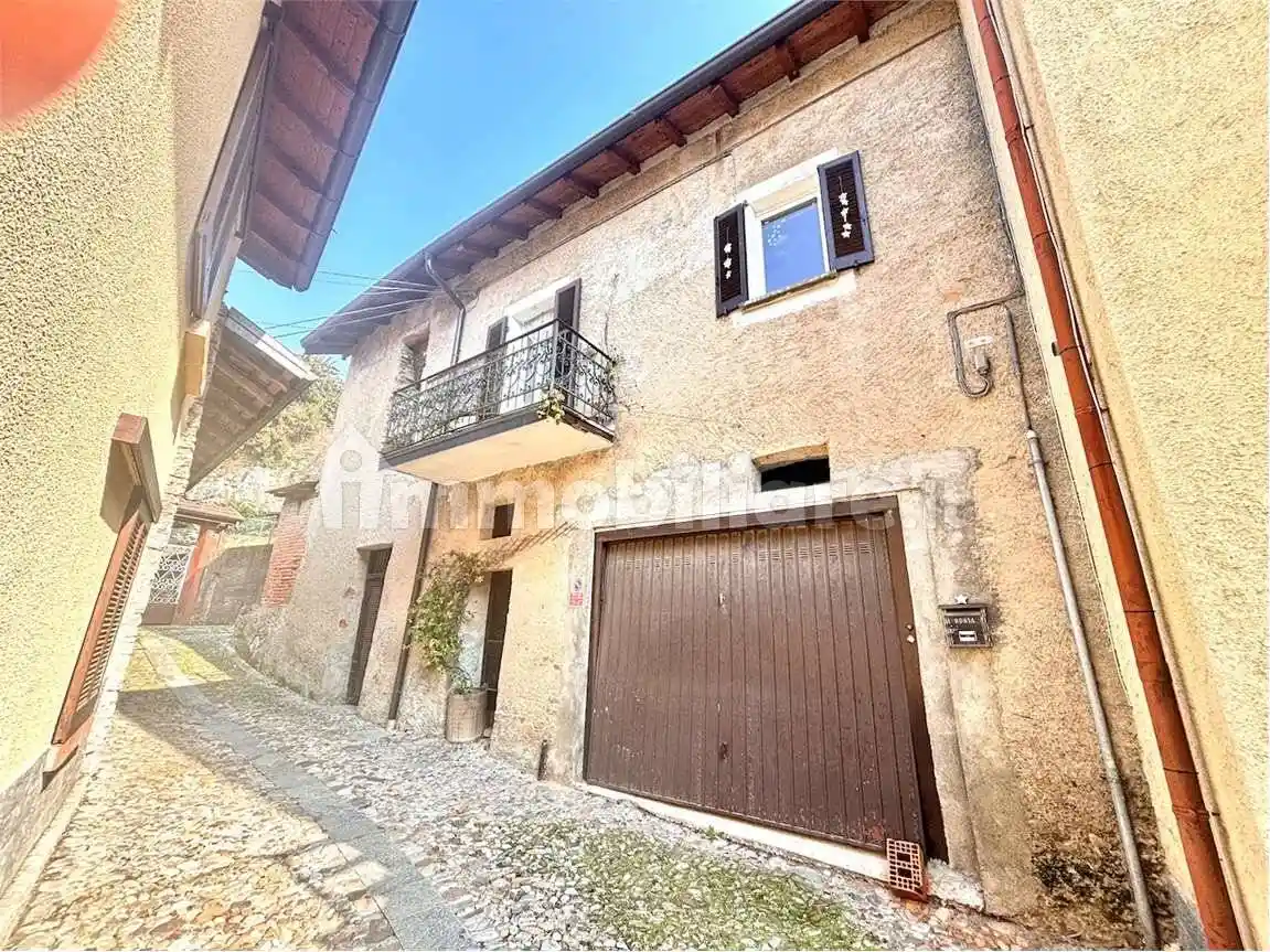 Casa indipendente in vendita a Masciago Primo