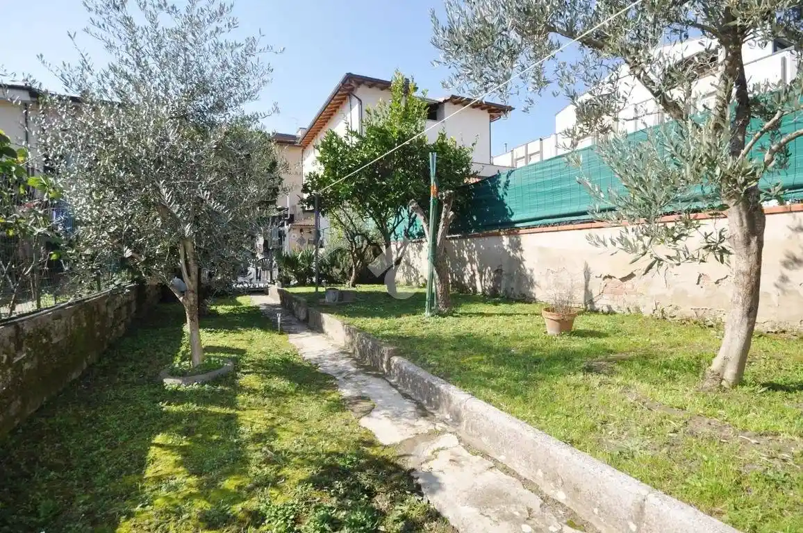 Casa indipendente in vendita a Prato