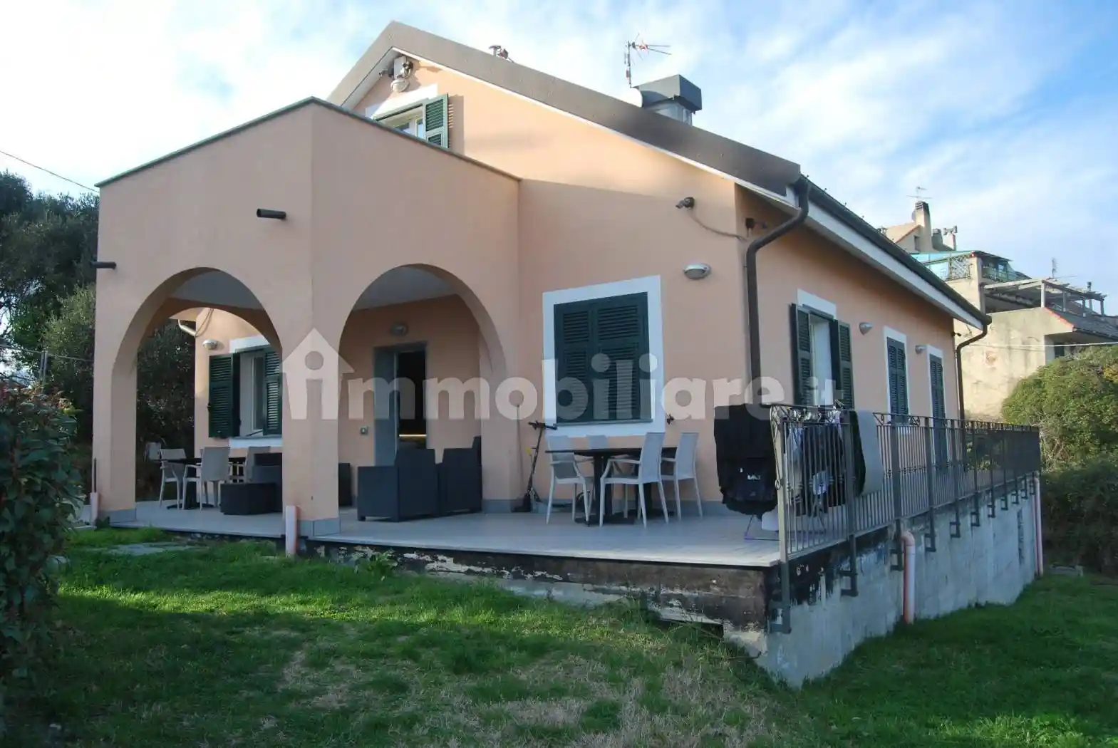 Villa in vendita a Albisola Superiore