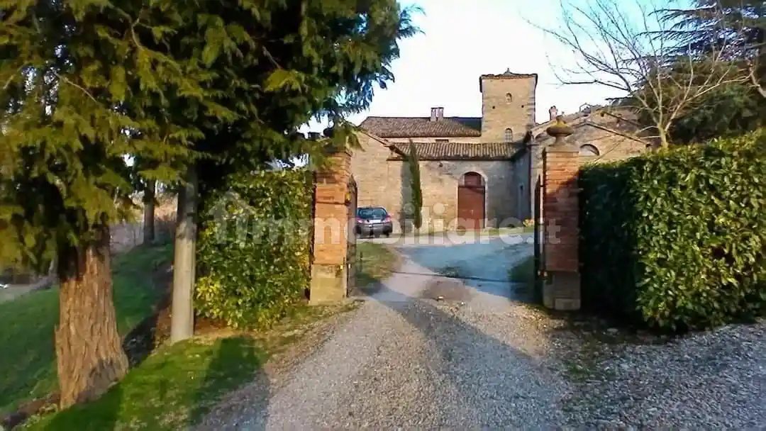 Palazzo - Edificio in vendita a Predappio