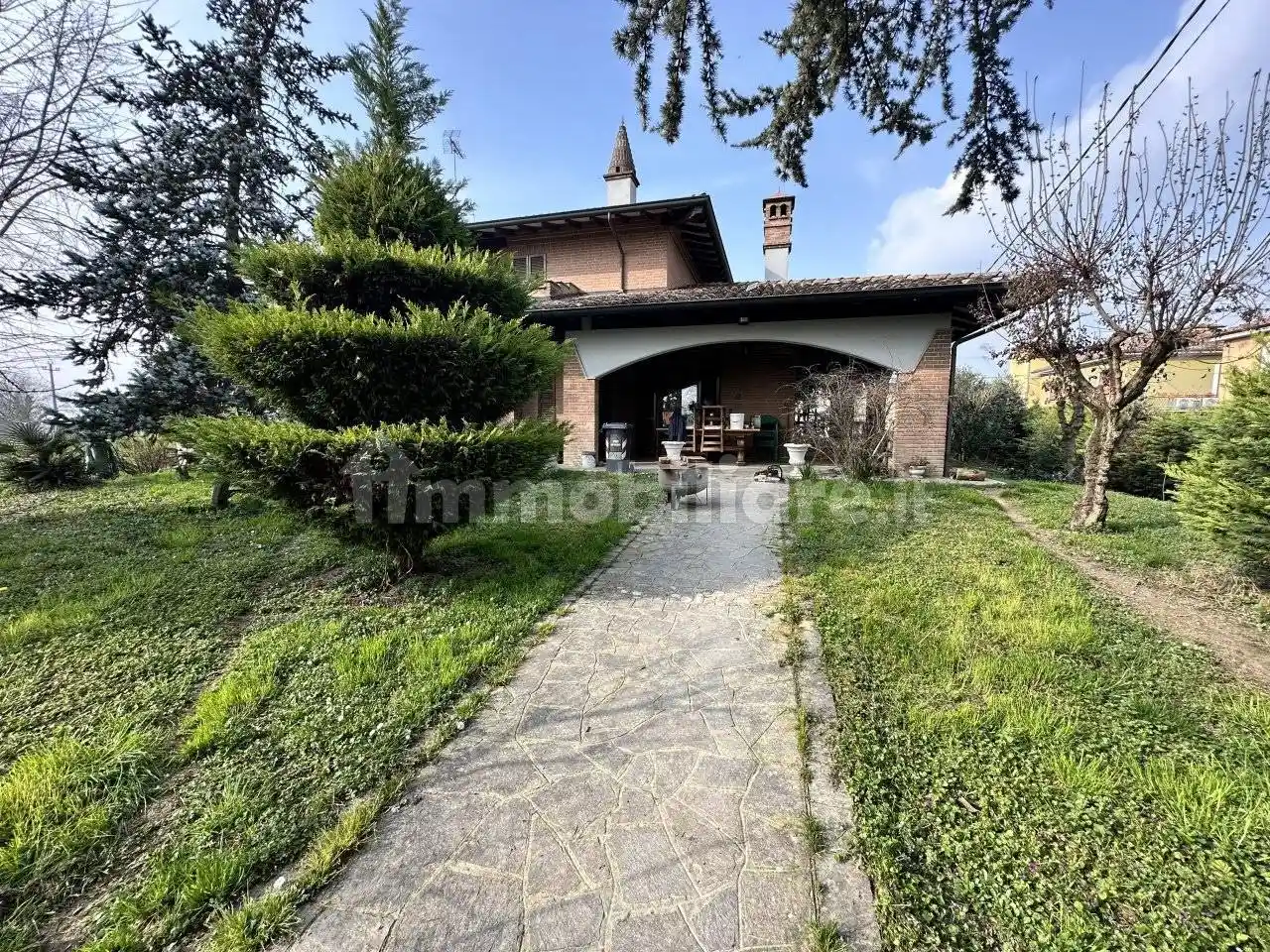 Villa in vendita a Monticelli d'Ongina