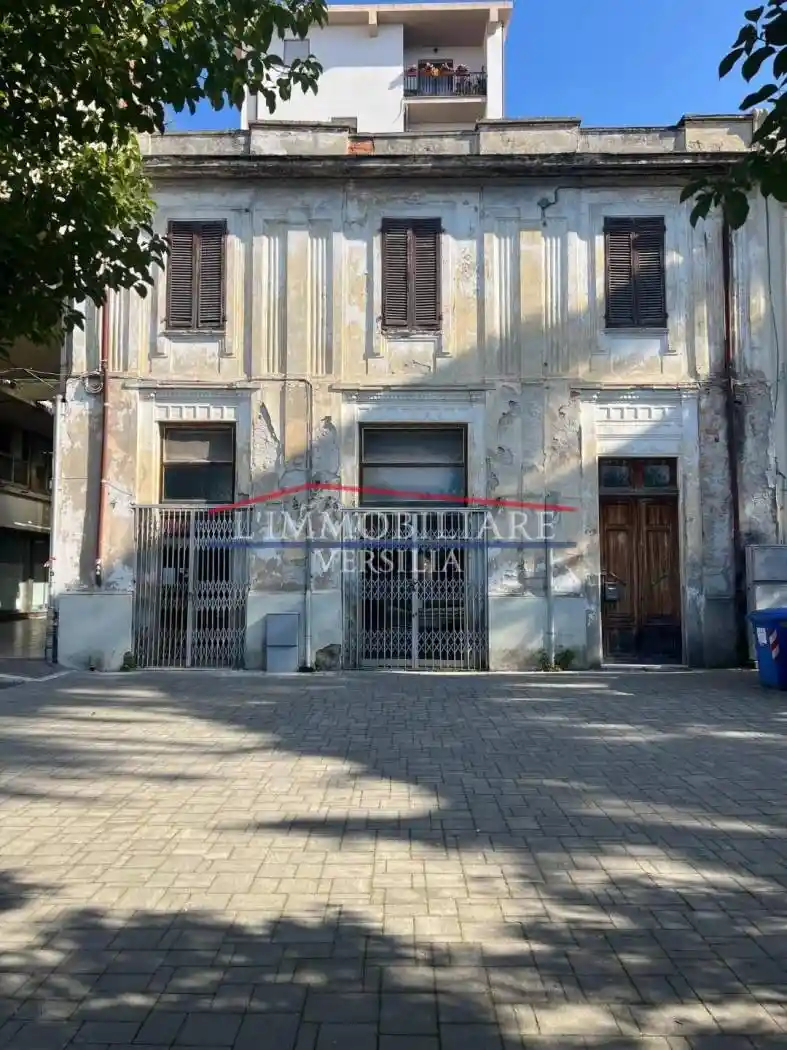 Palazzo - Edificio in vendita a Massa