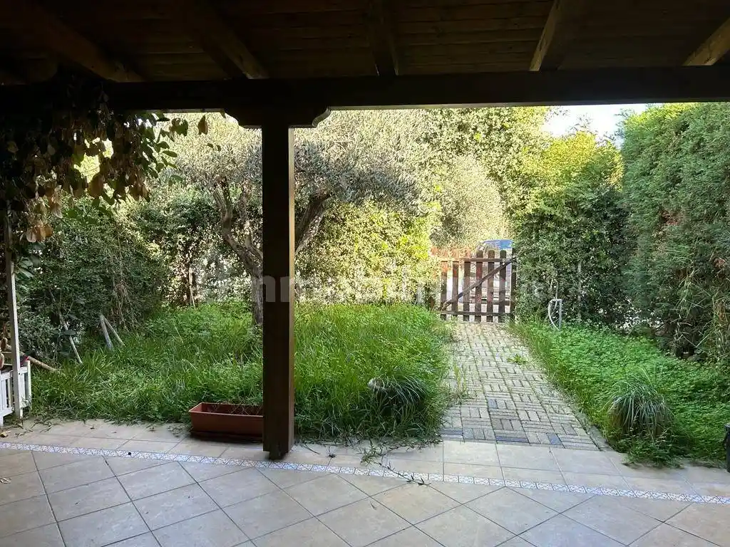 Villetta a schiera in vendita a Campofelice di Roccella