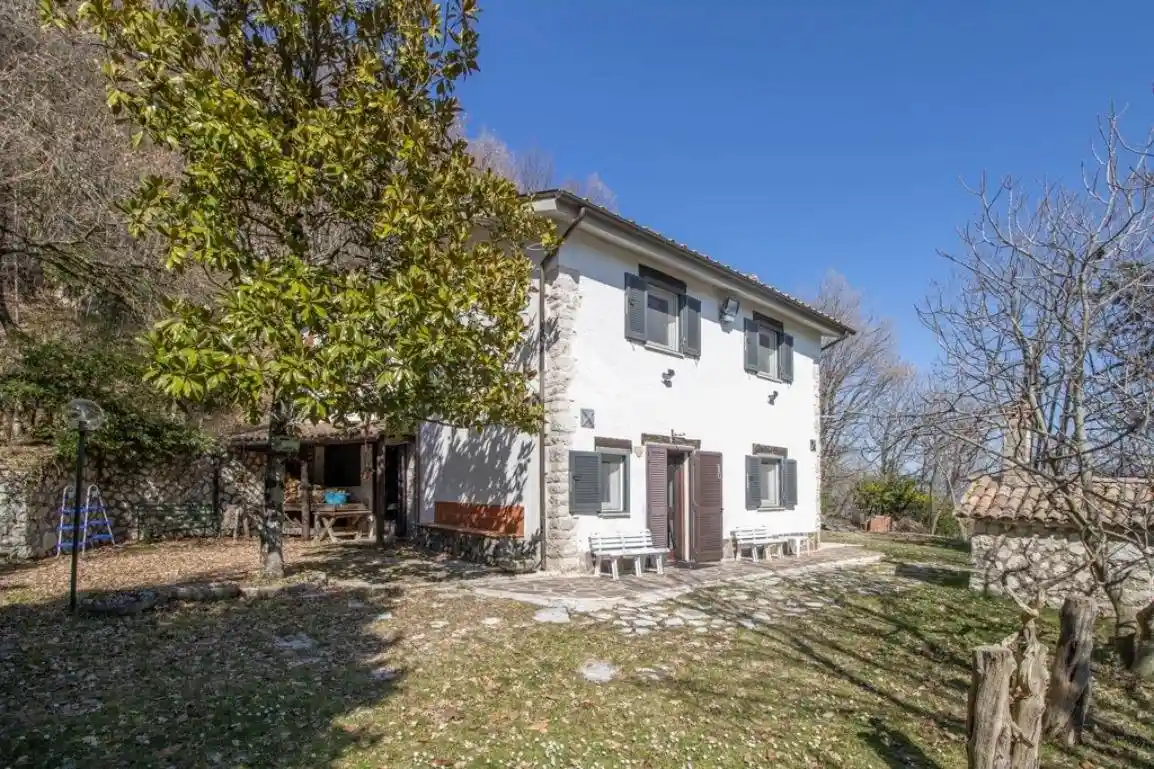 Casa indipendente in vendita a Rieti