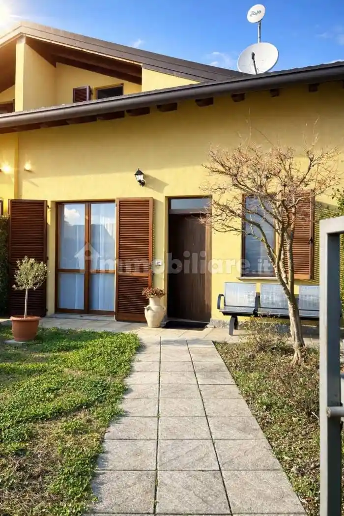 Villetta a schiera in vendita a Montano Lucino