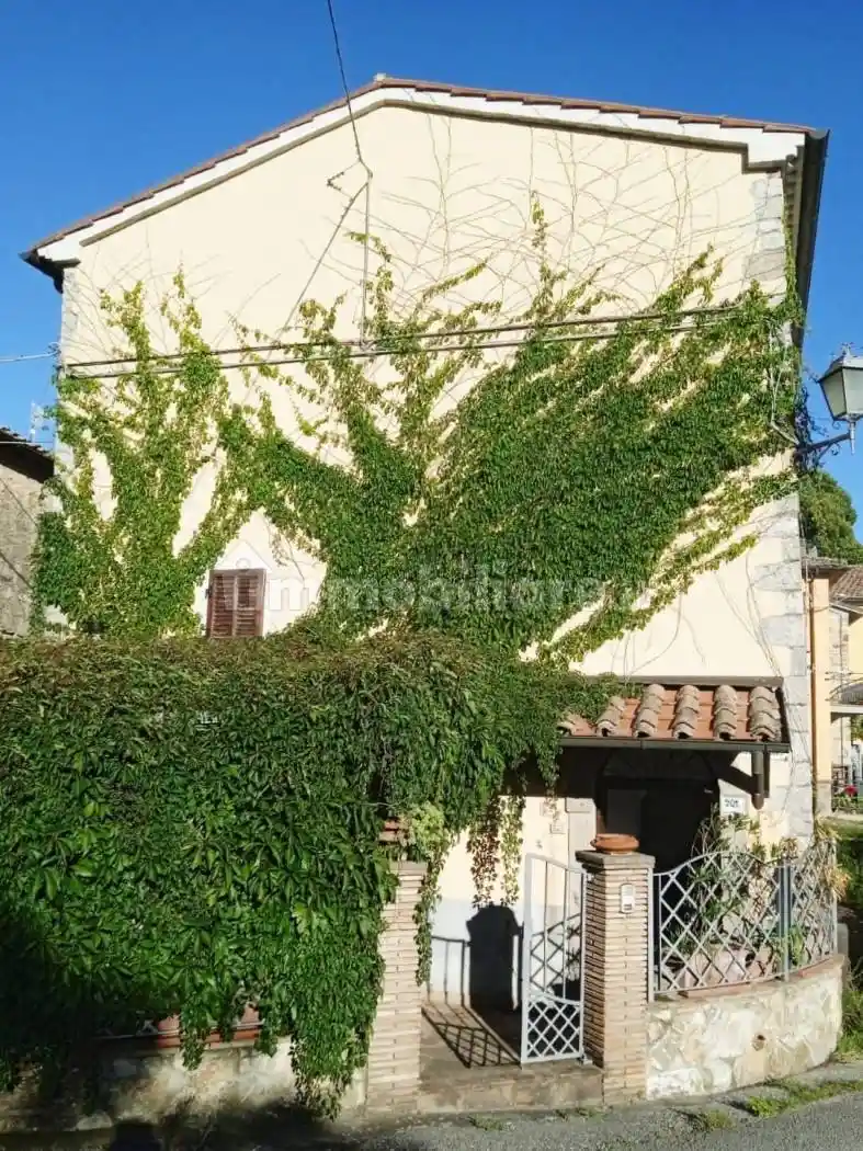 Casa indipendente in vendita a Castell'Azzara