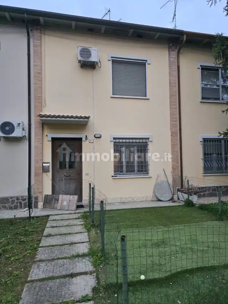 Villetta a schiera in affitto a Finale Emilia