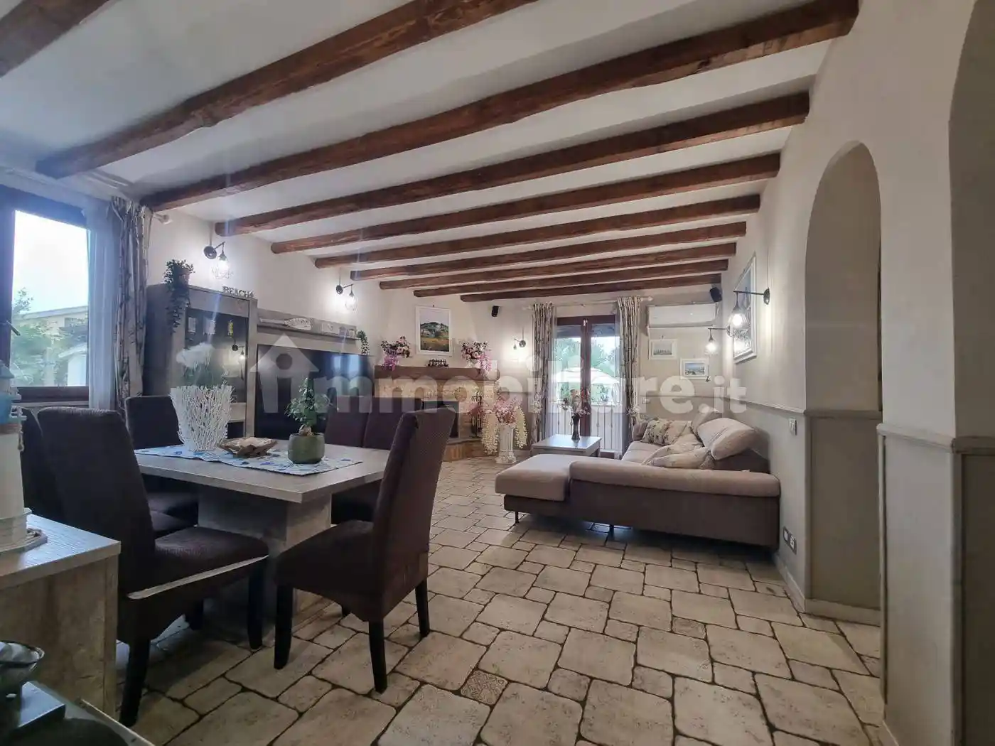 Villa in vendita a Aprilia