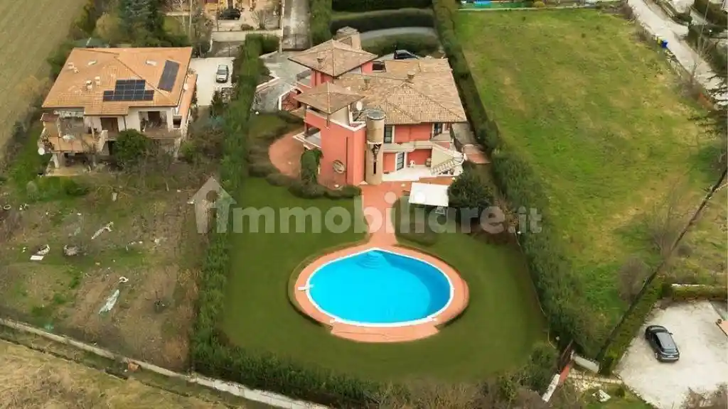 Villa in vendita a L'Aquila