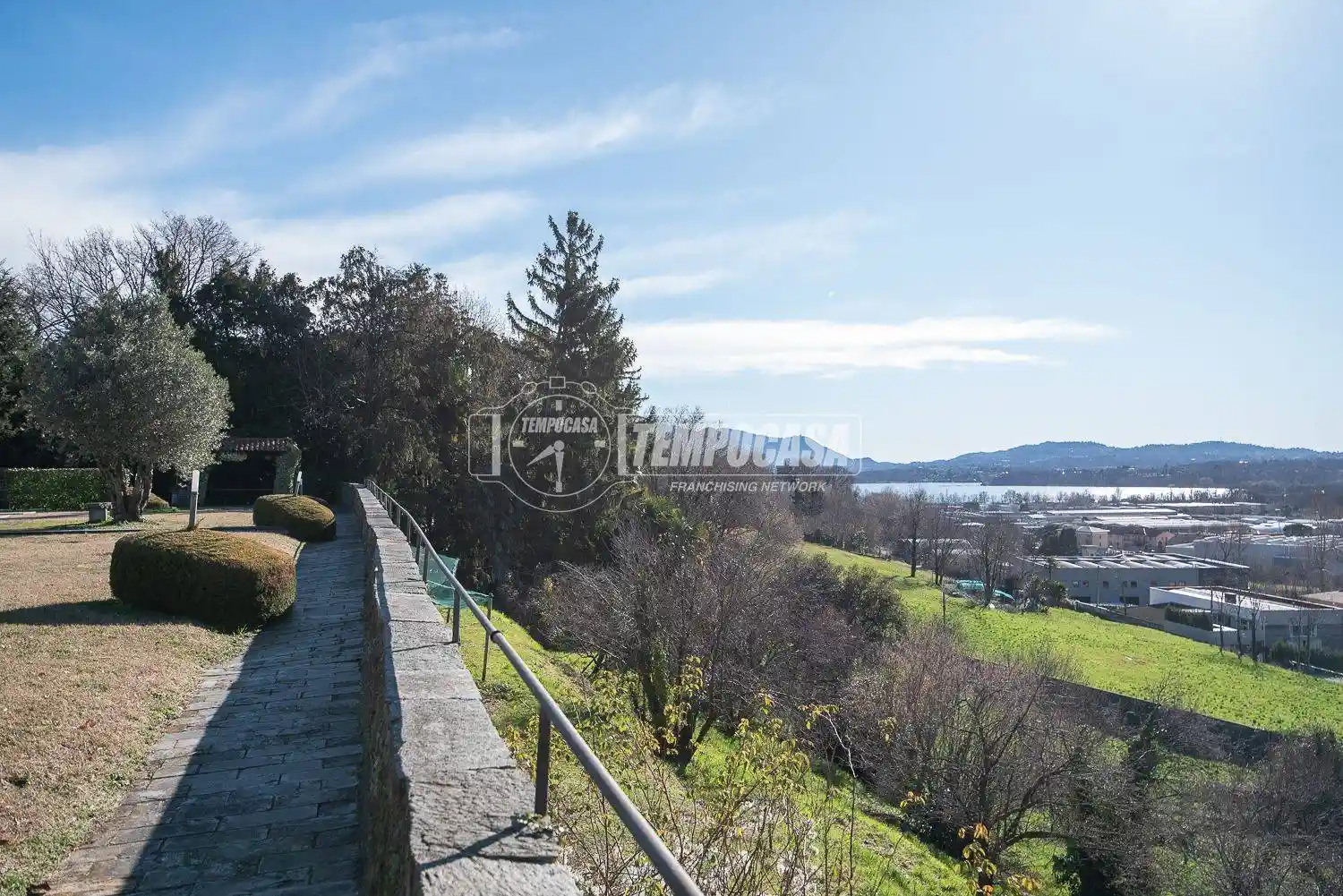 Casa indipendente in vendita a Erba