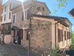 Casa indipendente in vendita a Varano de' Melegari