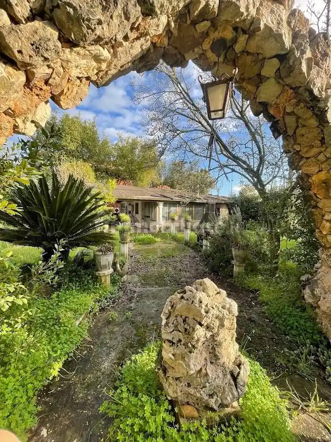 Rustico - Casale in vendita a Latina