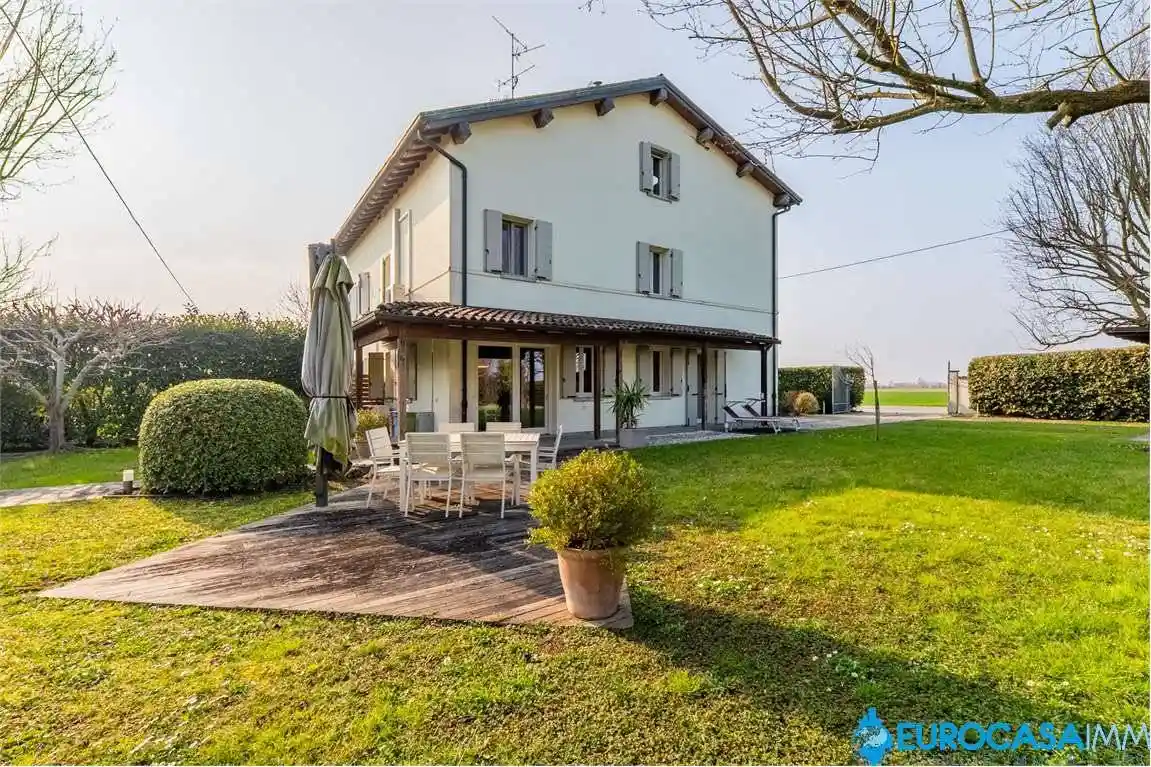 Casa indipendente in vendita a Correggio