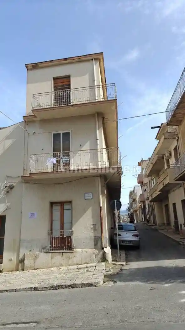 Palazzo - Edificio in vendita a Comiso