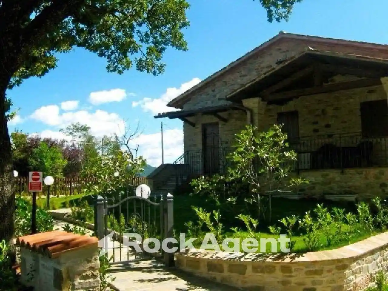 Rustico - Casale in vendita a Frontone