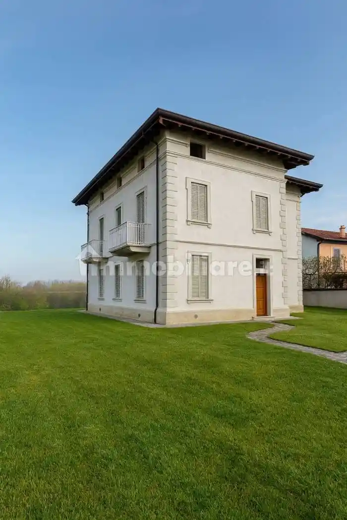 Villa in vendita a Lomagna