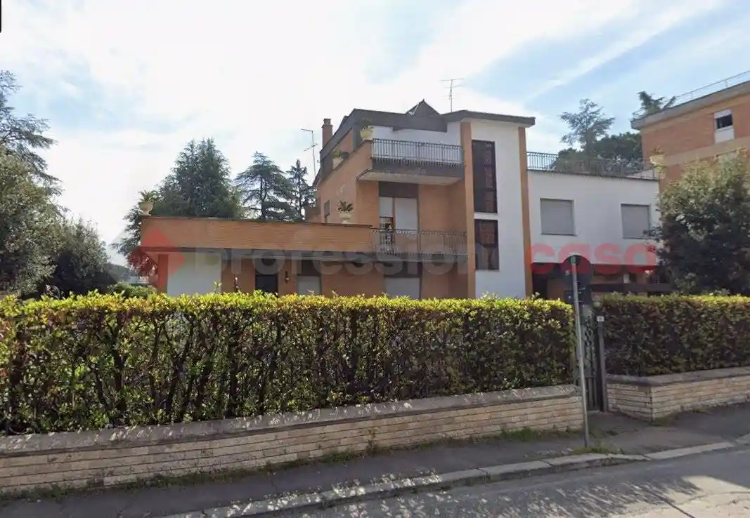 Casa indipendente in vendita a Frosinone