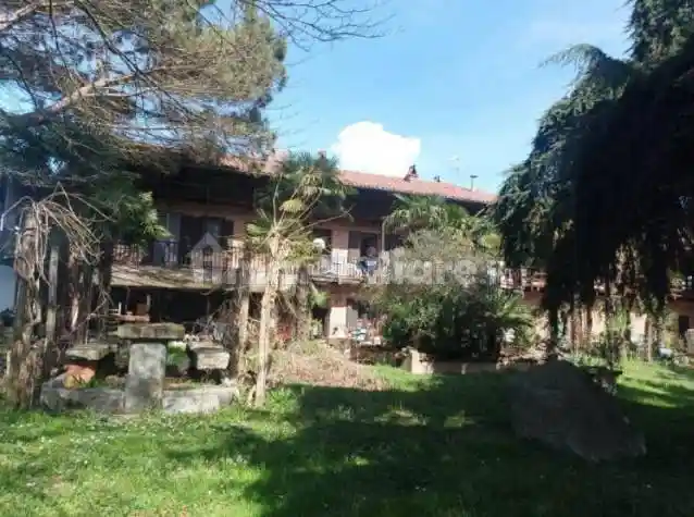 Palazzo - Stabile in vendita a Albiano d'Ivrea
